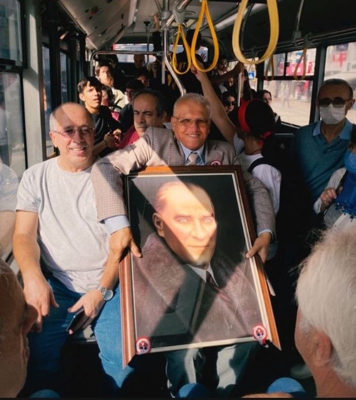 sevdiğim kız Atatürkçü diye paylaşıyorum