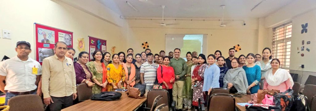 dilli_shiksha's tweet image. अस्तित्व स्थिर है,
जागृति और प्रगति निश्चित है।✨💫✨
#हैप्पीनेस पाठ्यक्रम ईमानदारी, ज़िम्मेदारी और भागीदारी के सिद्धांतों को समझाते हुए हमें और हमारे बच्चों को बेहतर इंसान बनाता है। 
दो दिवसीय हैप्पीनेस Workshop का सफल समापन🌱💖 by Karshan kumar 
#education 
#Happiness_Classes