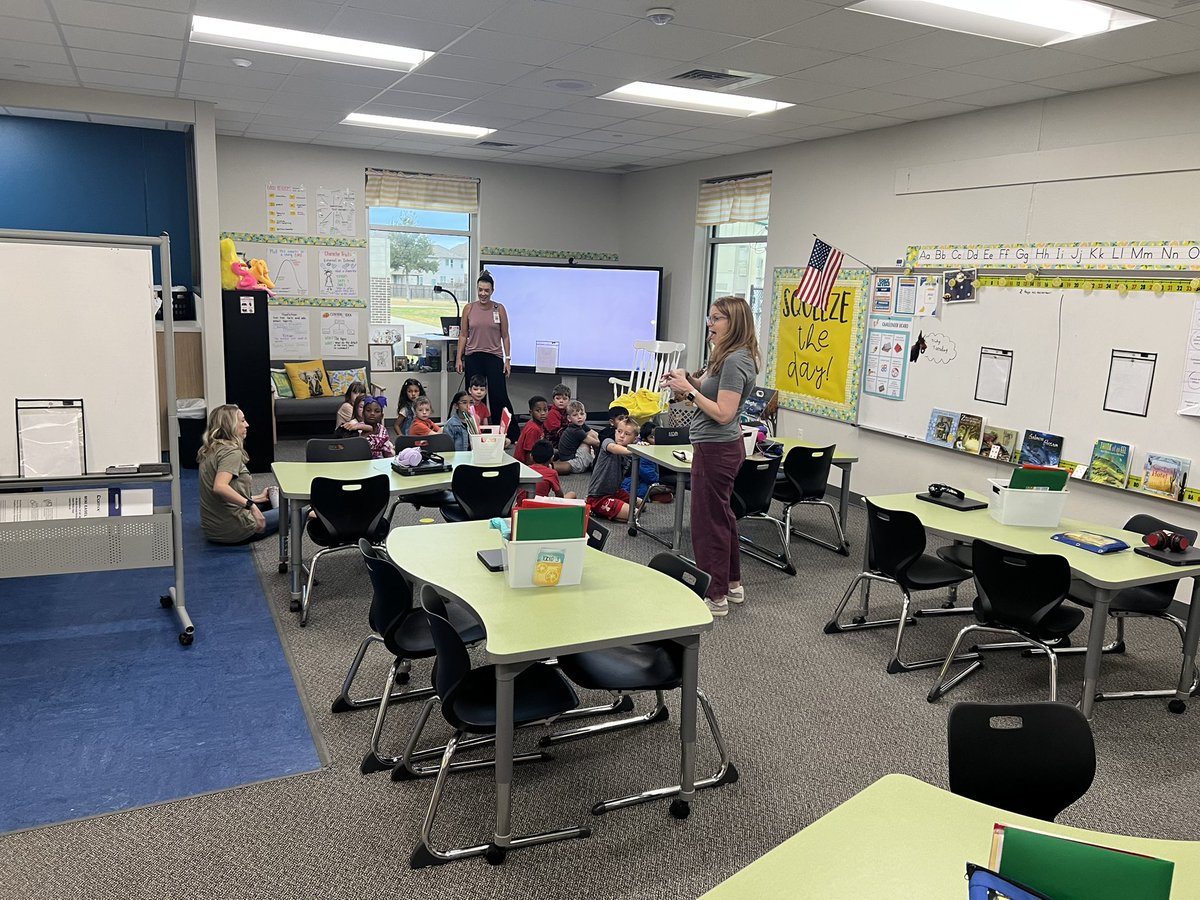 Our awesome principal and math specialist partnering on a Building Thinking Classrooms in Mathematics task! <a href="/tmontanio120/">Tracie Montanio</a> <a href="/McKayLoriD/">Lori McKay</a> #1LISD