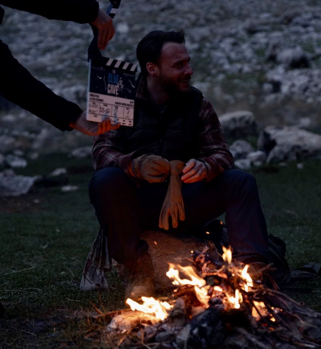 Settimane piene di contenuti. Tutto grida“Blue Cave”e sono così felice per lui perché merita tutto.Primi posti in classifica di ogni paese,interviste,contenuti in ogni lingua,una piattaforma mondiale…e lui pensa solo a ringraziare tutti. Kero sei una gemma preziosa. #KeremBürsin