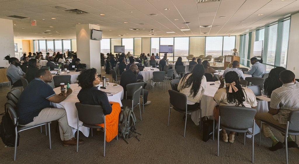 natblackpostdoc's tweet image. The NBPA Leadership Symposium brought together 70+ Black postdocs for 3 unforgettable days of networking, leadership skill building, and scientific exchange.

This community of future faculty &amp;amp; independent researchers is truly inspiring❤️‍🔥

🙏🏾@SimonsFdn for sponsoring us!