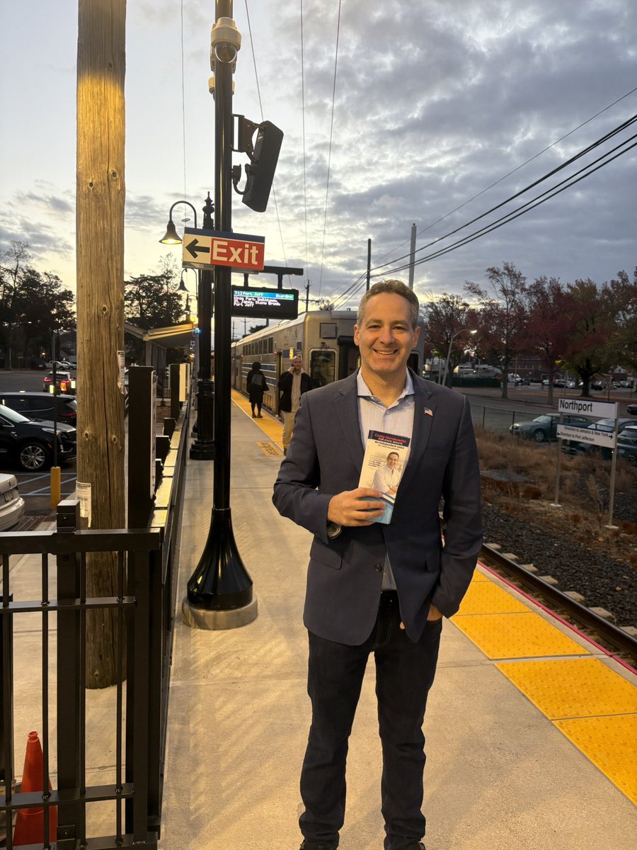 Rise and shine! We’re up bright and early talking to voters at the Northport LIRR Station. 7 days to Election Day, let’s win!