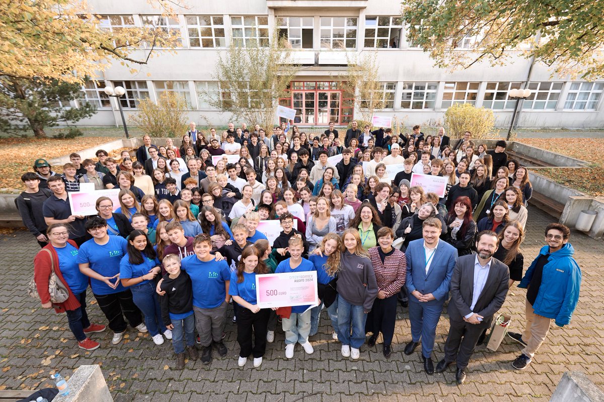 Beim Young-Science-Kongress 2024 wurden über 2.900 Citizen Scientists ausgezeichnet. Sie sammelten 45.000+ Datensätze zu Themen wie Dialekte und Biodiversität. Gewinnerschulen und Familien erhielten Geld- und Sachpreise. Weitere Infos presse.oead.at