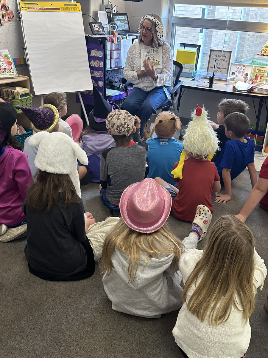 AmandaMuenchen's tweet photo. Thank you @itsajoy15 for visiting our classroom to read, "I am We", with a focus on community building. @MadduxMustangs @FHSchools https://t.co/c7jkAysYuP