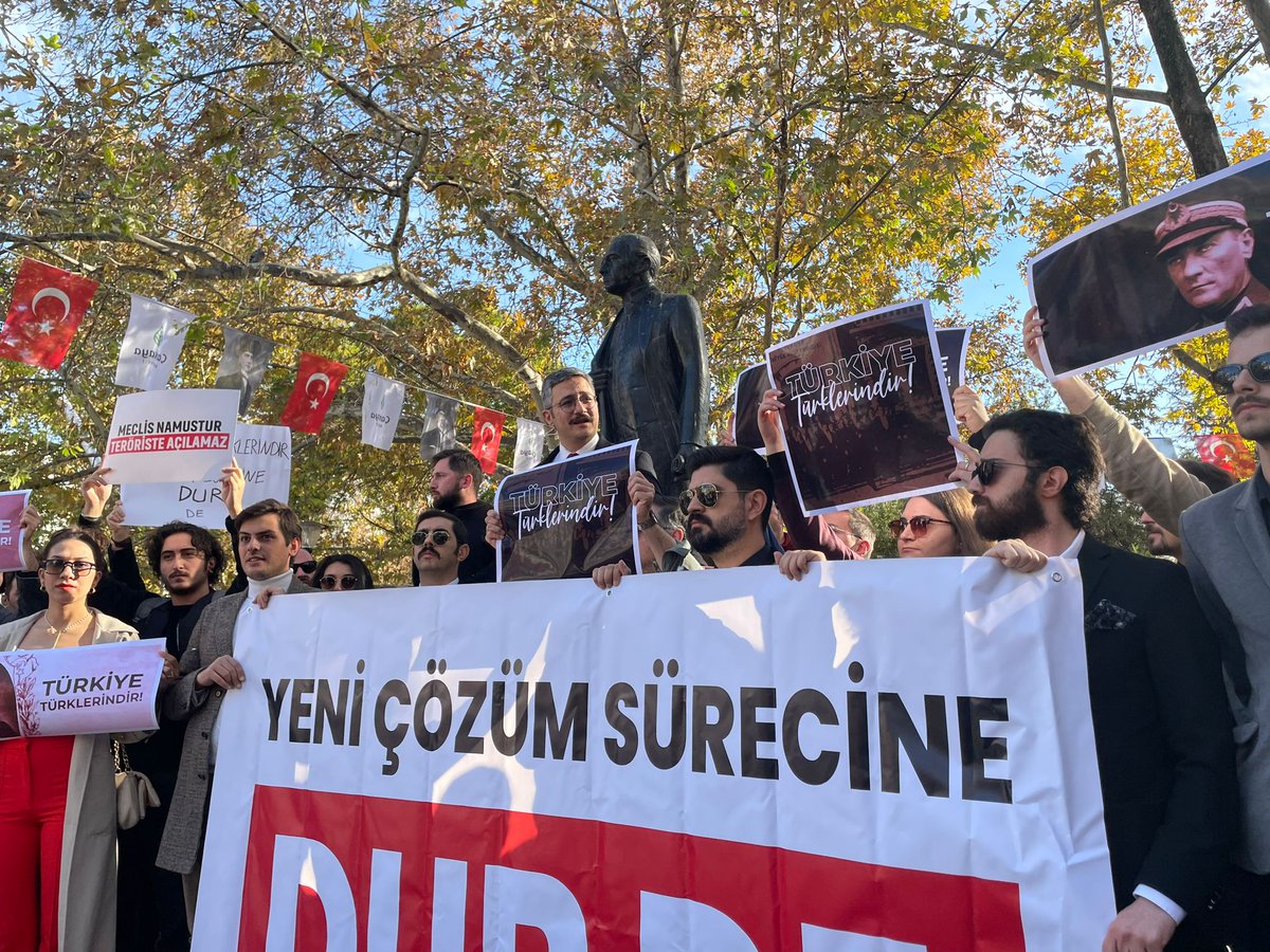 Başlatılan sözde çözüm sürecine dur demek için Temiz Türklerle Ankara, Kuğulu Park'ta buluştuk.

Milliyetçi Kongre Derneği Genel Başkanı Bahadırhan Dinçaslan yaptığı konuşmada "Ankara hükümeti kurulduğu anda İstanbul hükümeti meşruiyetini kaybetmişti. Çünkü İstanbul hükümeti