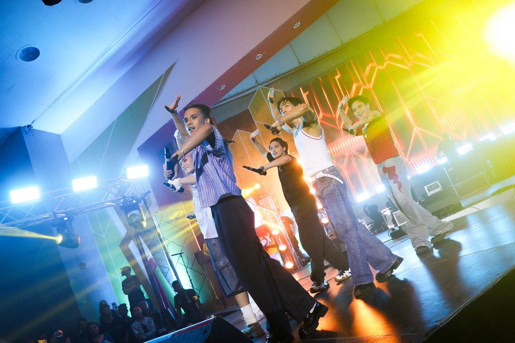 Official_ALAMAT's tweet photo. RAGASA sa BATANGAS! 🤎

IBA KAYO, BORBONIANS! 🤘🔥 

Maraming salamat Batangas State University at syempre sa aming @DITOphofficial family! ♥️💛💙 Solid ‘tong gabi na ‘to! Sa uulitin!!!!! 

ALAMAT at ShakingGrounds24 
#GalingDITOCampX 
#GalingDITOsaBatangasStateUniversity https://t.co/G0B5RXxI5F