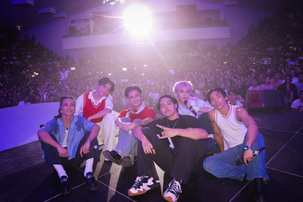 Official_ALAMAT's tweet photo. RAGASA sa BATANGAS! 🤎

IBA KAYO, BORBONIANS! 🤘🔥 

Maraming salamat Batangas State University at syempre sa aming @DITOphofficial family! ♥️💛💙 Solid ‘tong gabi na ‘to! Sa uulitin!!!!! 

ALAMAT at ShakingGrounds24 
#GalingDITOCampX 
#GalingDITOsaBatangasStateUniversity https://t.co/G0B5RXxI5F