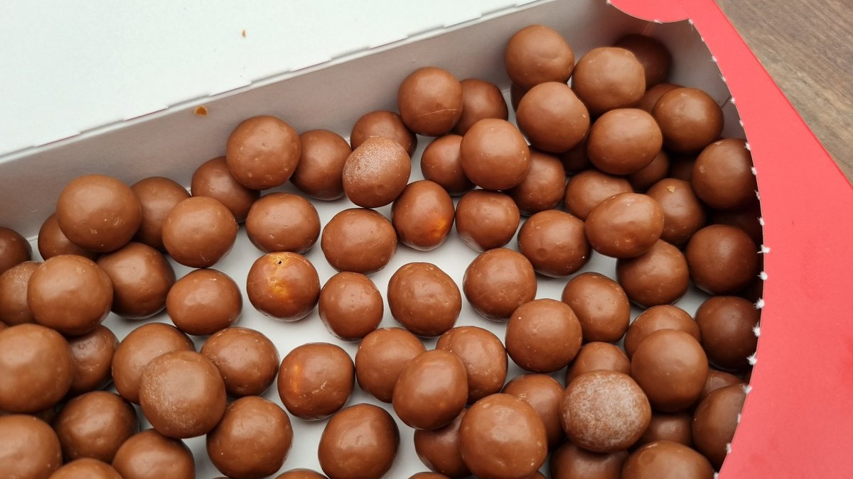 JG0ktw's tweet photo. OK @MaltesersUK why are naltesers non spherical and non u inform now? https://t.co/lxsGxDl9CN