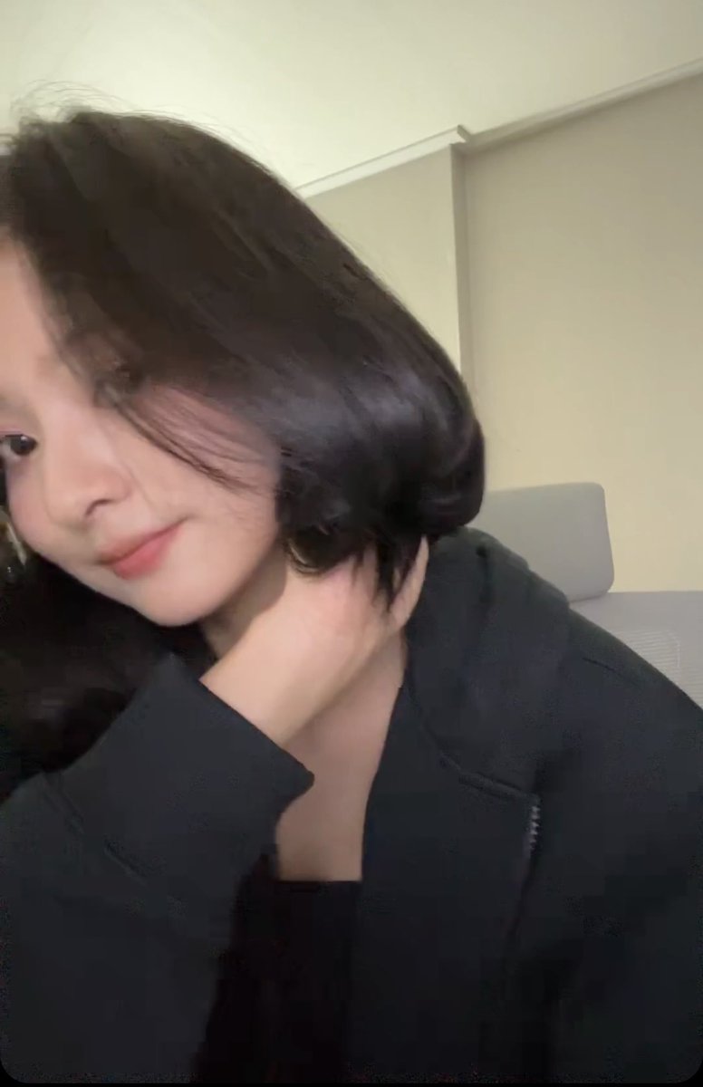 movie601's tweet image. 이나경 비주얼이 무해하면서 폭력적이야