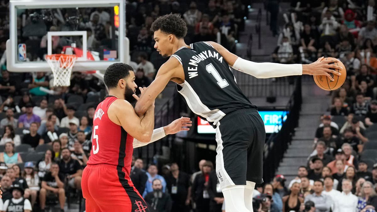 VanVleet : « Les équipes font des runs. Les Spurs n'abandonnent jamais. Ils continuent à jouer dur, donc nous avons juste dû continuer à faire plus de jeux en fin de match et rester concentrés et calmes, et nous avons réussi à le faire. »