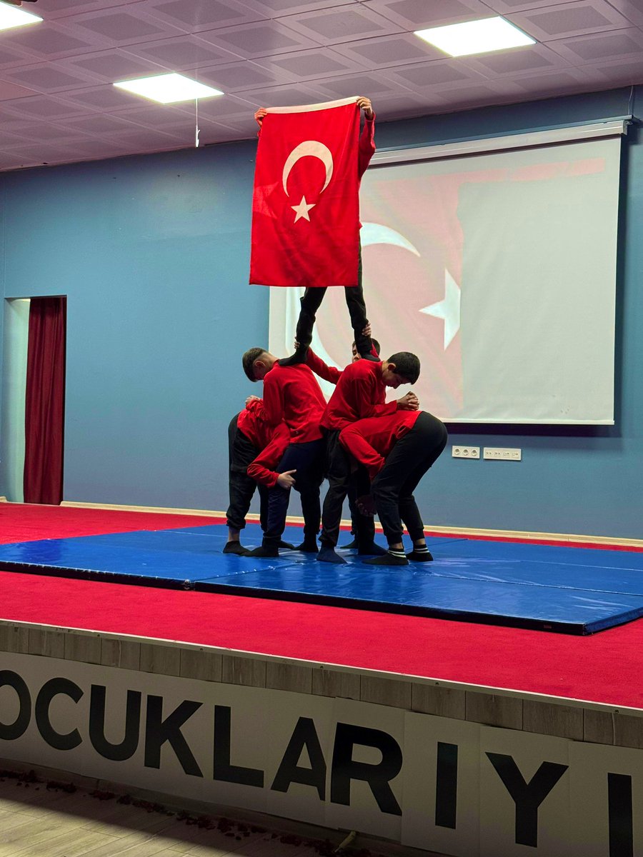 Cumhuriyeti daima ileriye taşımak, demokrasi, özgürlük ve kardeşlik değerlerine sahip çıkmak en büyük sorumluluğumuzdur.
Birlik ve beraberlik içinde daha güçlü yarınlara ulaşmak dileğiyle; 29 Ekim Cumhuriyet Bayramımız kutlu olsun.
101.yıl ♾️🇹🇷
<a href="/bingolmem/">Bingöl MEM</a> <a href="/YedisuKaymakam/">Yedisu Kaymakamlığı</a>