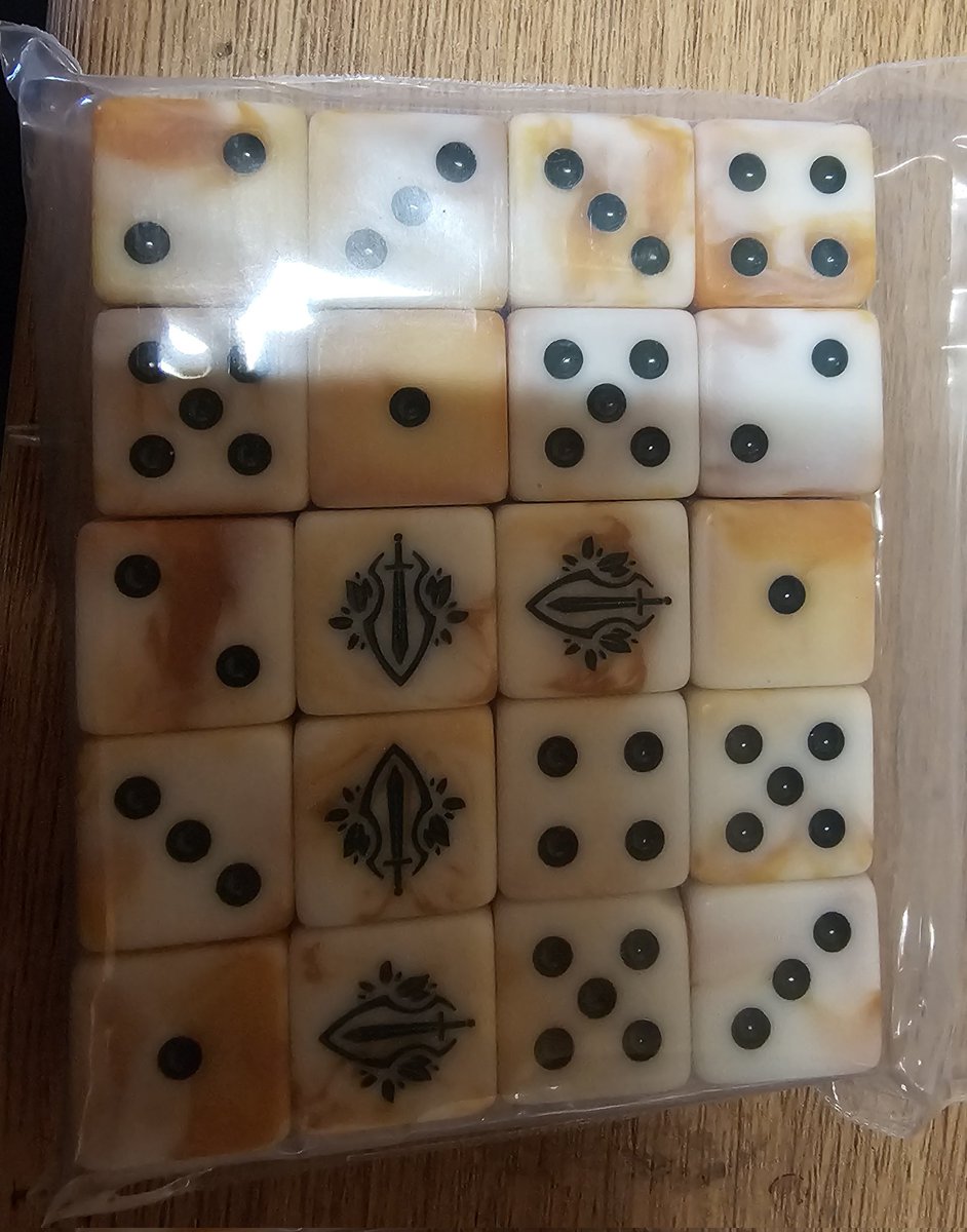 New dice courtesy of <a href="/Season_of_War/">Jordan Duncan</a> looking forward to rolling these! #ageofsigmar