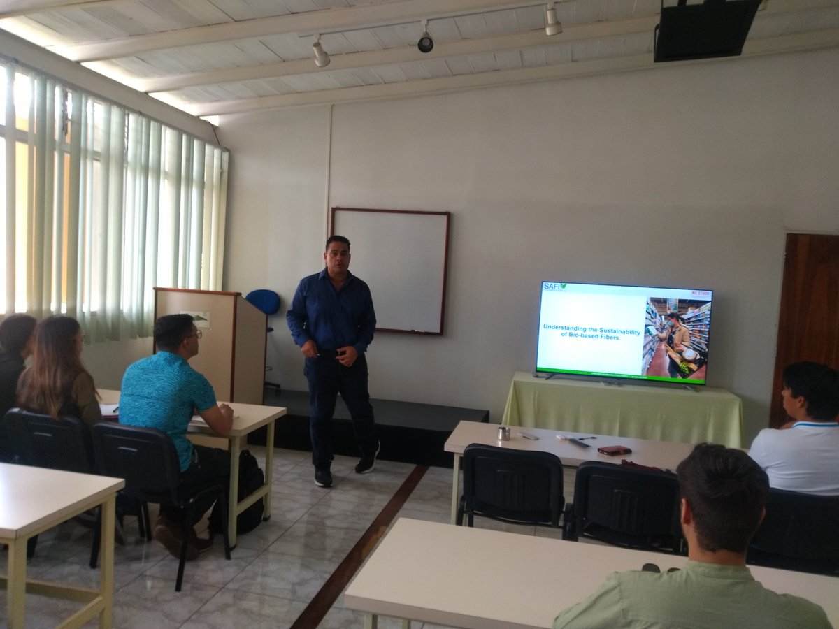 FIRPlab's tweet photo. Presentación del Prof. Ronalds Gonzalez 
Department of Forest Biomaterials
Director SAFI Consortium
NC State University https://t.co/Xeb2DFxlP5