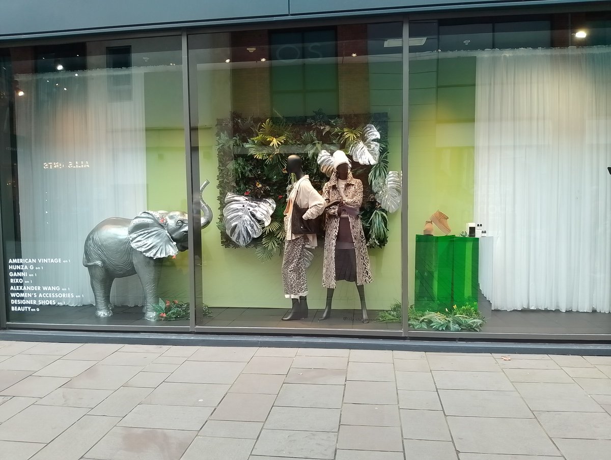 AuthorsIdea's tweet photo. Elephant by elephant 

Bristol https://t.co/l5uRhsEiKv