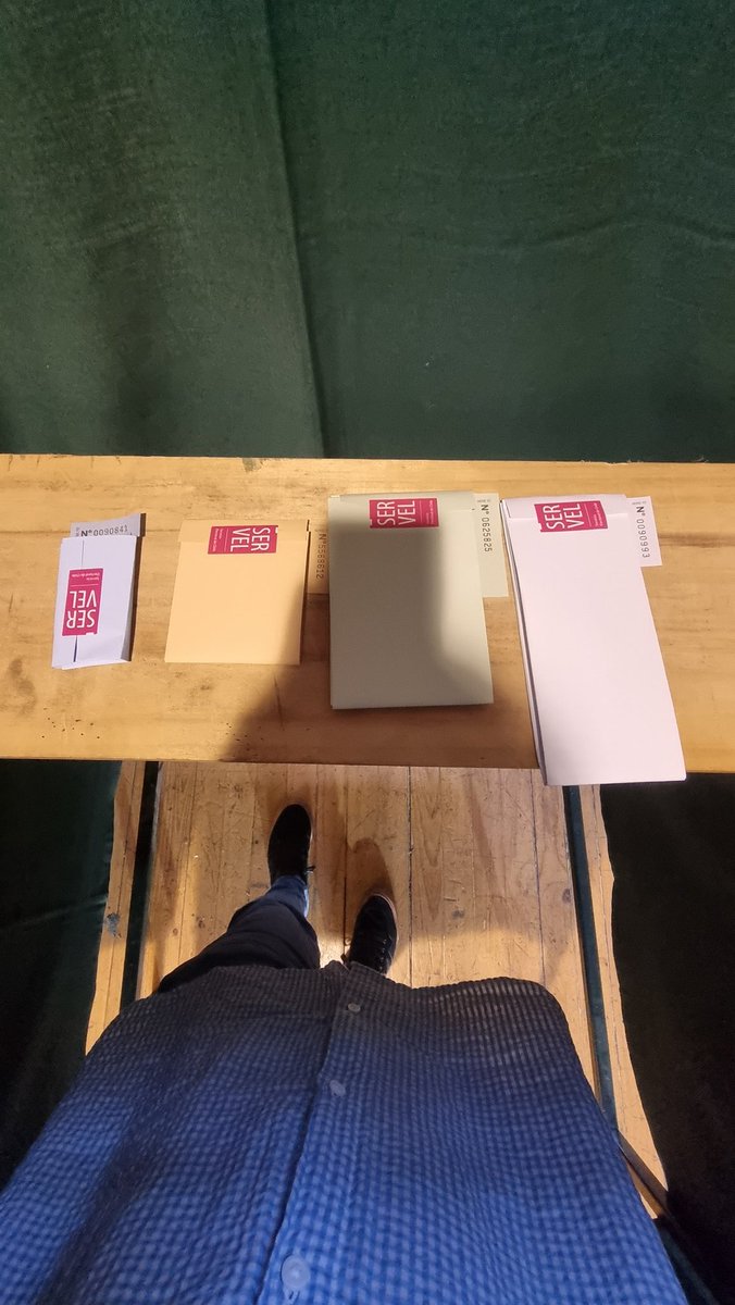 Fue muy emocionante haber participado por 1ra vez en las elecciones de Chile para elegir Alcaldes, Gobernadores, CORE y Concejales, como venezolanos puedo decir con responsabilidad que nunca apoyaré a la derecha de este país, jamás, creo que le han hecho mucho daño a Chile.