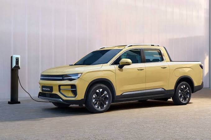 TouseLinza's tweet photo. It is the China’s electric pickup Riddara RD6 has been revealed in the Thailand to provide customers who needs for an electric pickup truck to complement their lifestyle. https://t.co/H131hhcZUa