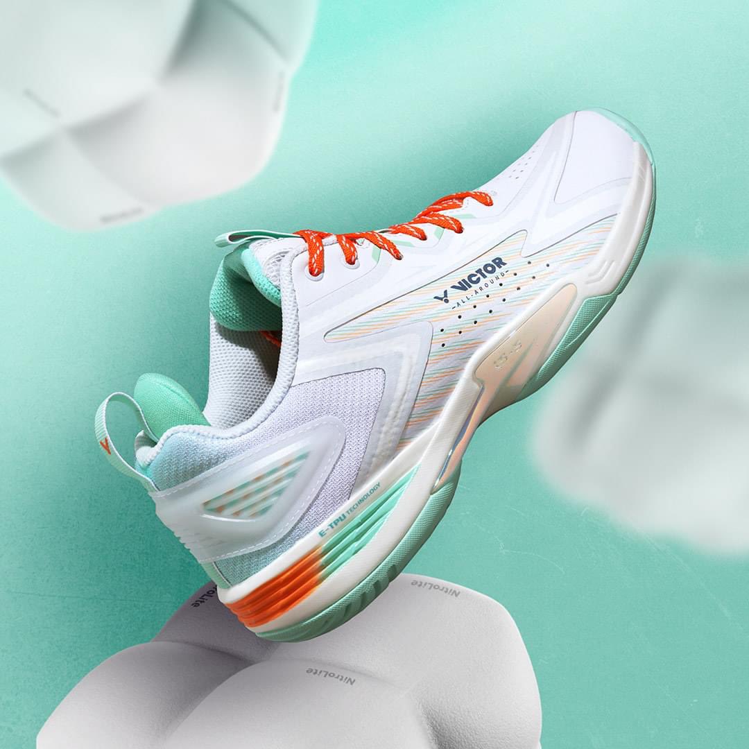 victor_malaysia's tweet photo. 𝙏𝙖𝙠𝙚 𝙮𝙤𝙪𝙧 𝙜𝙖𝙢𝙚 𝙩𝙤 𝙖𝙣𝙤𝙩𝙝𝙚𝙧 𝙡𝙚𝙫𝙚𝙡. ⏫

👟 Speed - #S82IIINitroLite
👟 All-Around - #A970NitroLite
👟 Wide - #A830NitroLite
👟 Drop-in Midsole - #VG2NitroLite

#VICTOR 
#ReadyToWin
#BadmintonShoes https://t.co/ngwGH58yFO