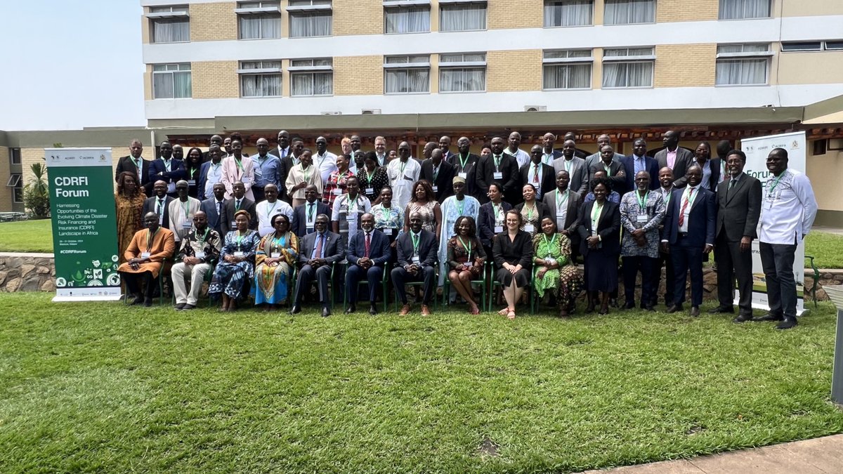 nawsheenh's tweet photo. Group photo of #CDRFIforum participants, coming from 24 countries!
#climate #disaster #risk #insurance #Africa #ADRiFi #ACRIFA https://t.co/GTdDvdu2Wi