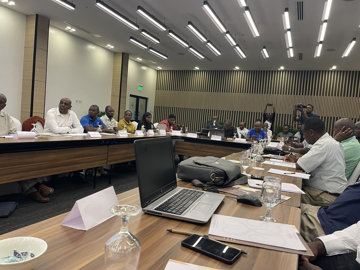 KeNAWRUA tweet media