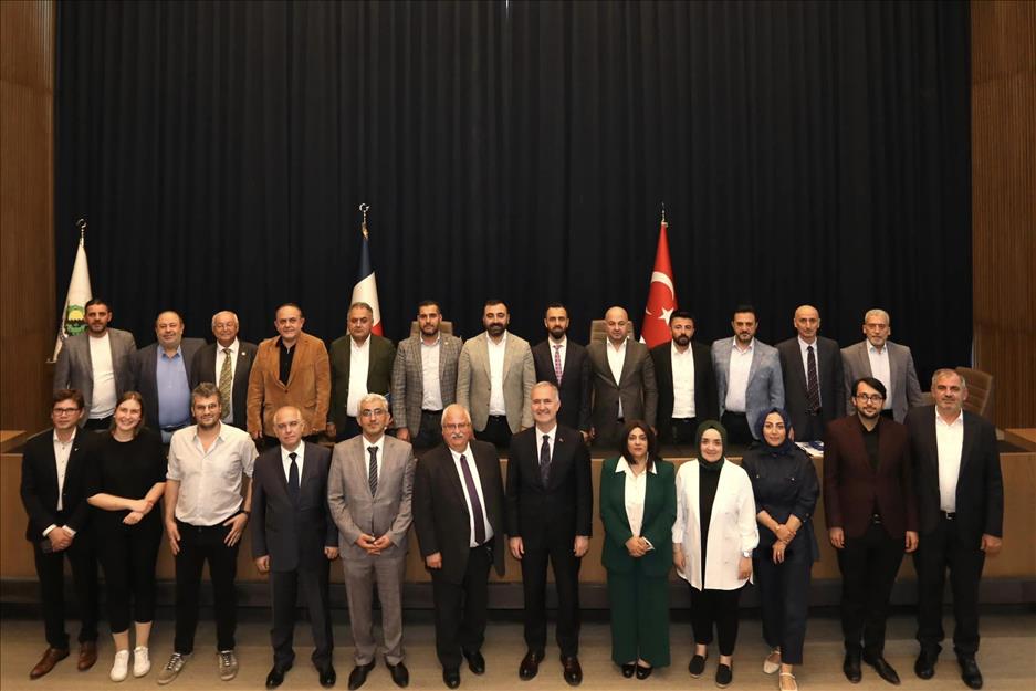 Une convention de jumelage a été signée entre la ville d'Inegöl et la ville de Cenon.
Une délégation cenonnaise composée d’élu.e.s et d’agent.s s’est rendue sur place, du 13 au 18 octobre 2024.

#vivreacenon #jumelage