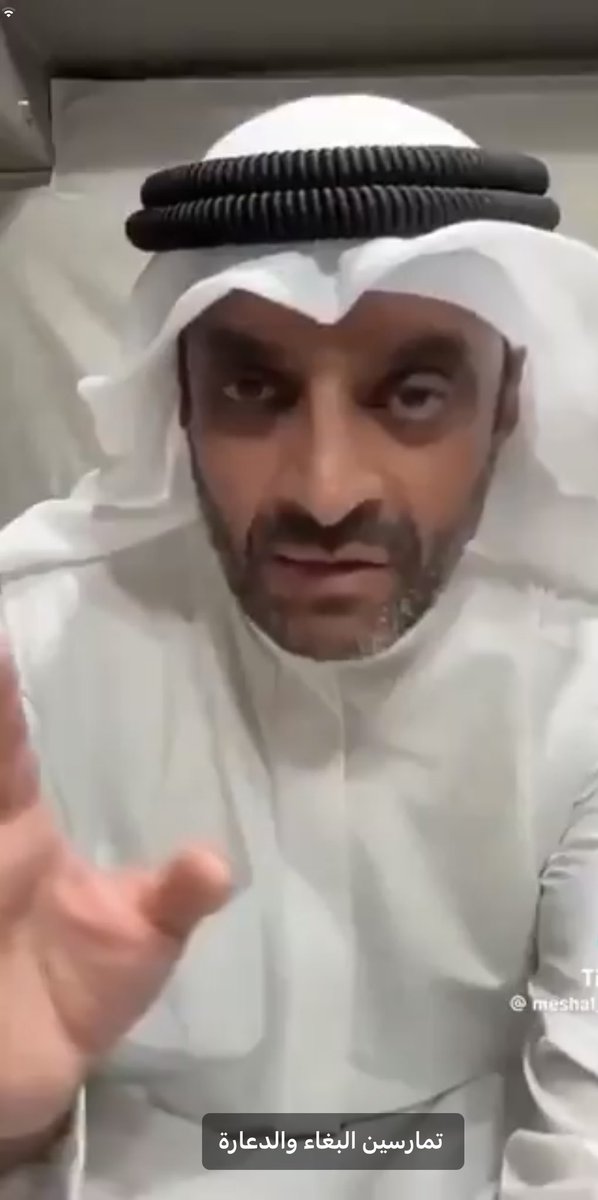 alrotayyan's tweet photo. تقول العرب : أن فلان ..
دخل التاريخ من (أوسع) أبوابه.
وهذا نموذج لمن ..
يدخل التاريخ من (أوسـ ..خ) أبوابه. https://t.co/hO2GOGuaE0