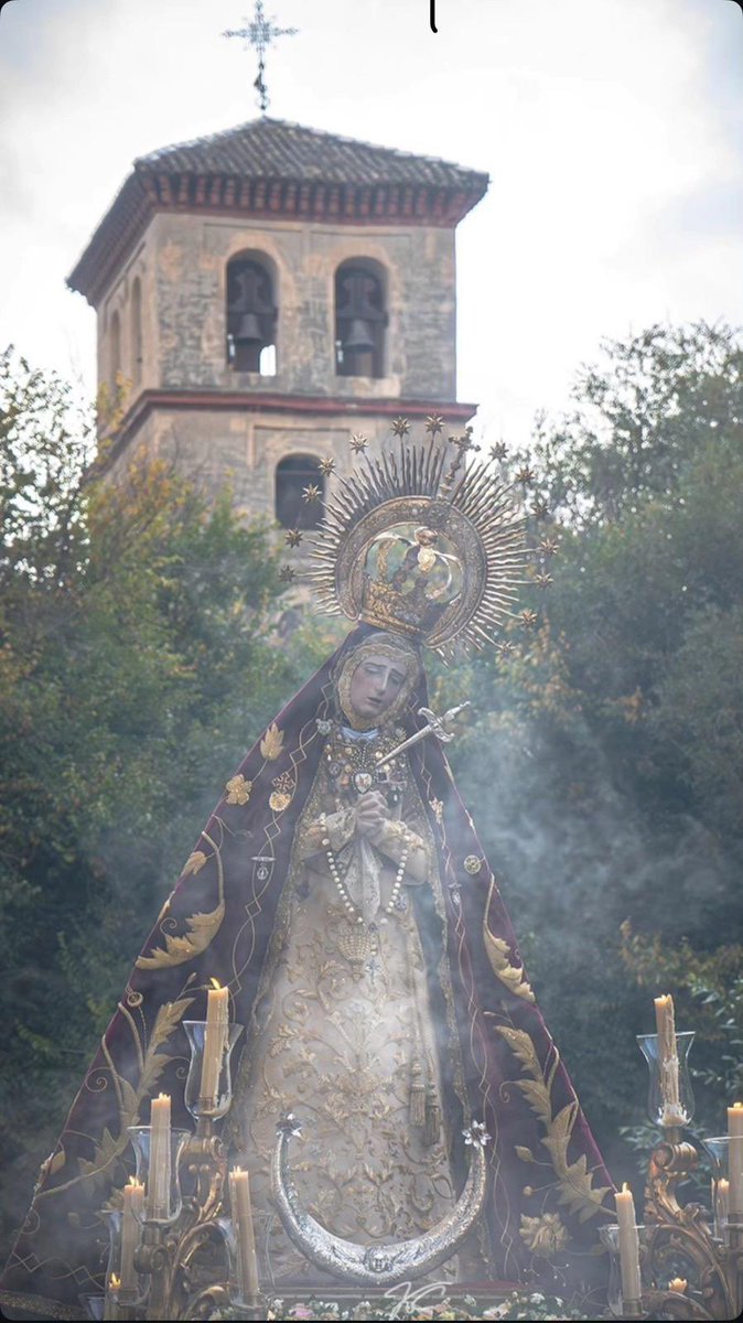 No es un cuadro es Granada y su Virgen de los Reyes <a href="/ViaCrucisGR/">Hermandad del Santo Vía Crucis - Granada</a>