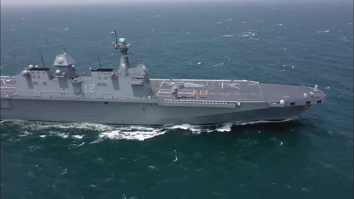 DefenseMirror's tweet photo. South Korea’s Dokdo-Class Amphibious Assault Ship to Get New AESA Radar, Combat System: https://t.co/CnsJXKKjha

#SouthKorea #ROKNavy #Dokdo #amphibious #assaultship #AESAradar #navigation #IRST #radar https://t.co/sWfzmVDqP9