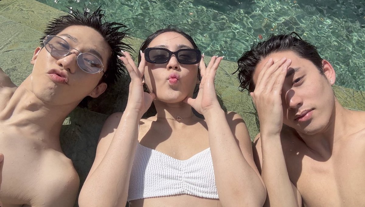 ㅤ
Sun, kisses, and swimming pools with my lovely twinnies.