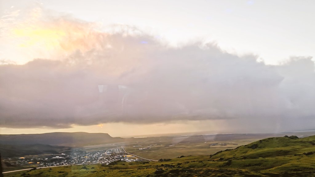 MountKellyGeog's tweet photo. Sunrise over Hveragerði as the @Mount_Kelly Geographers head for an early morning hot spring at the secret Lagoon #iceland #geography https://t.co/KXscUunFNQ