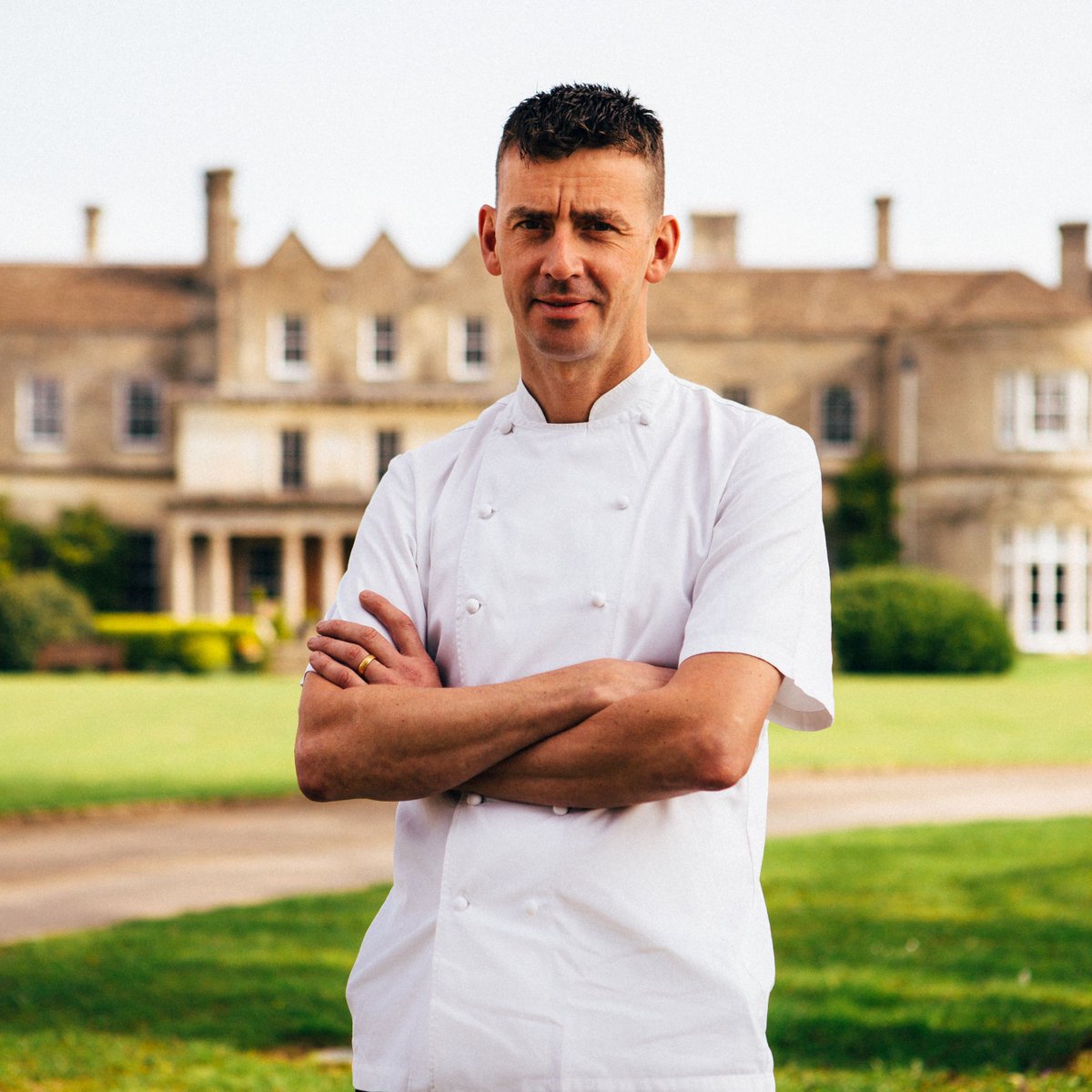 Ahead of his exclusive collaboration with Executive Chef Will Holland on 15 Nov, we caught up with Michelin-starred chef Hywel Jones. From Jersey crab to his signature Bath Chap fritters, Hywel’s menu promises a unique celebration of local flavours. 
theatlantichotel.com/news/ocean-res…