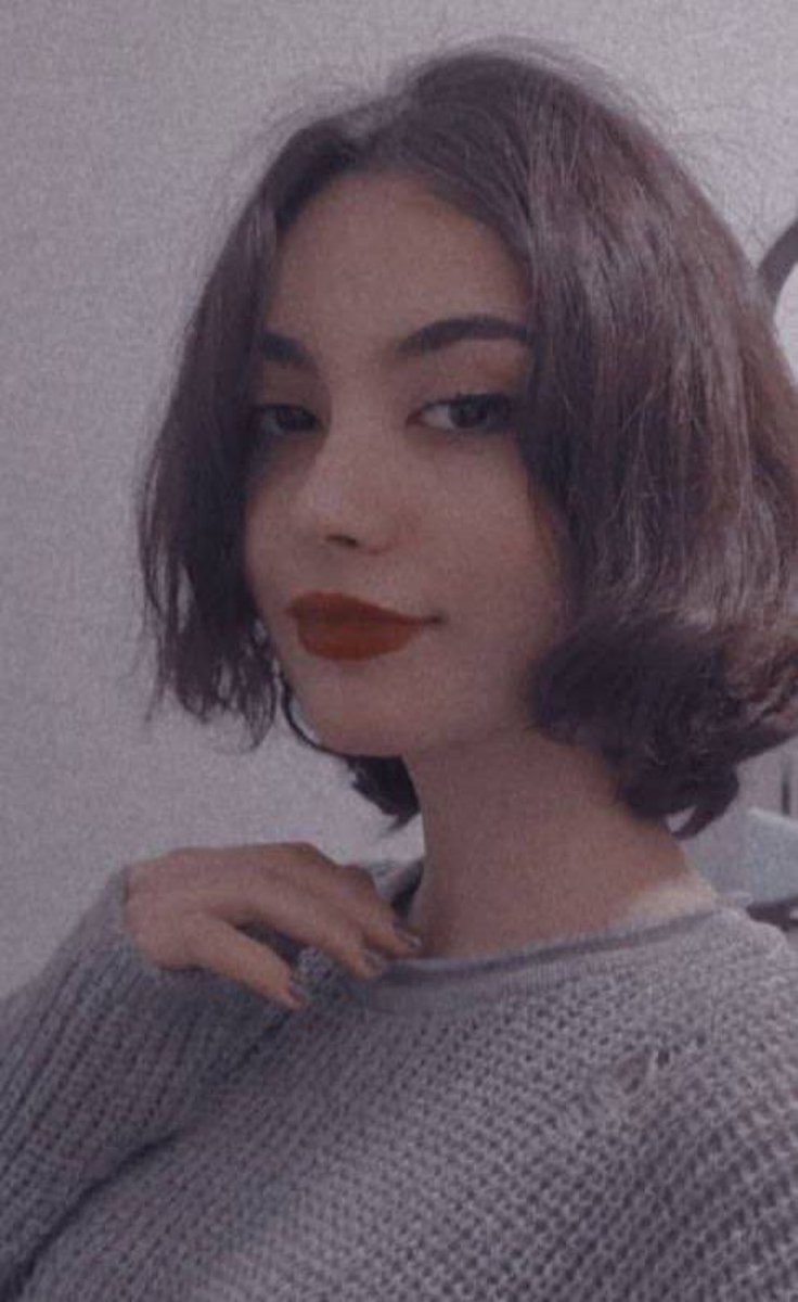 JeremBenhaim's tweet photo. Voici Bahar Khorshidi.

Cette jeune femme iranienne de 23 ans a été jetée vivante par la fenêtre de son domicile par les milices de la République islamique d’Iran. Elle a été assassinée par ces fanatiques juste pour avoir participé aux protestations « Femmes, vie, liberté ».

Toujours le même silence indigne des pseudo-féministes, alors que l’indignation devrait être mondiale !

Le traitement des femmes en Iran par le régime des mollahs est l’une des hontes du XXIème siècle. La communauté internationale doit se réveiller immédiatement !

Soutien total à ces femmes héroïques et courageuses qui se battent chaque jour pour leur liberté. 

Via @femmeazadi