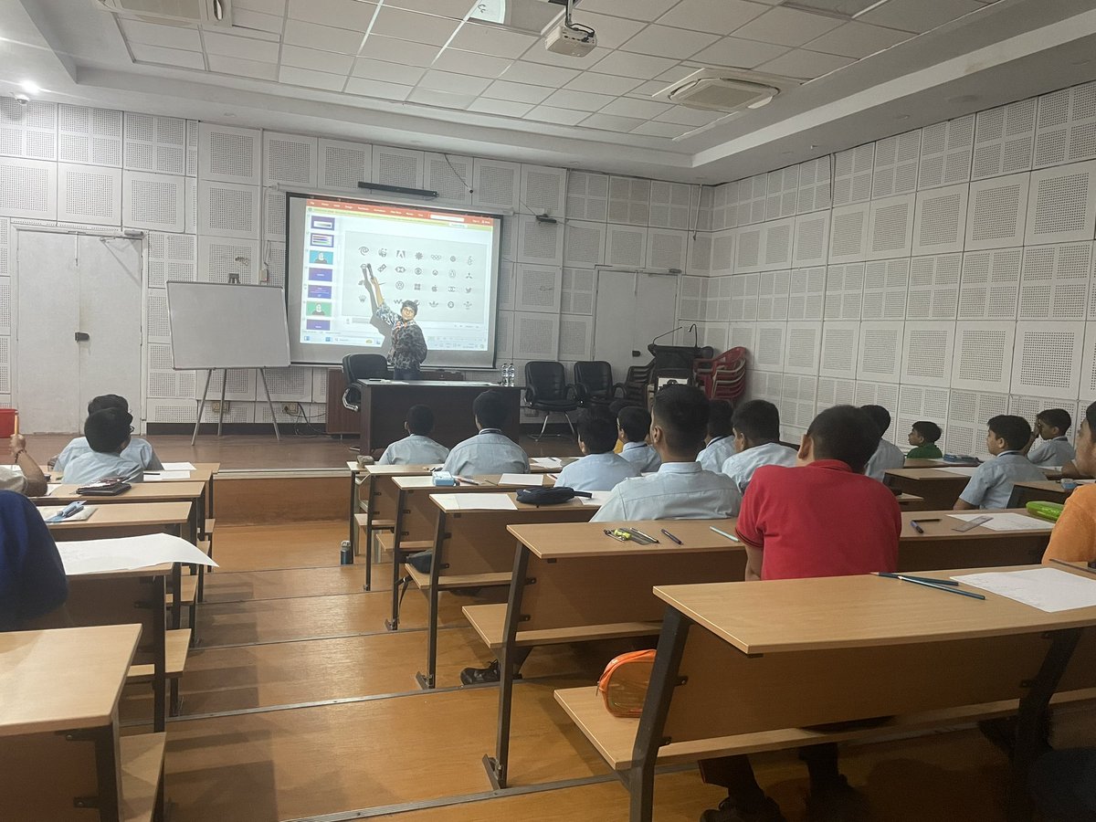 HFH facilitated a Workshop on Elements Of Design with  BHS for Boys ,Kolkata The Workshop was conducted by National Awardee Sunetra Lahiri .The initiative was led by  HFH , Social Media Outreach Coordinator, Sonal Desai.