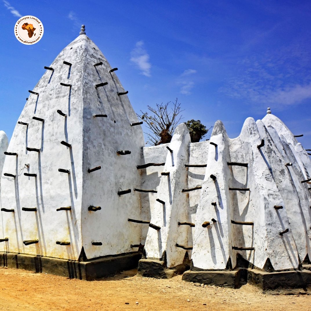 afrivoyos's tweet photo. The Larabanga Mosque, located in Ghana, is one of West Africa's oldest mosques, dating back to the15th century. An outstanding example of Sudano-Sahelian architecture, it features a unique mud-and-stick design that highlights the region’s rich Islamic heritage

#larabangamosque https://t.co/UeXb3gPvB8
