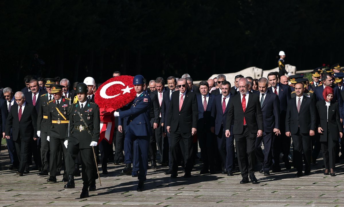 aBayraktar1's tweet photo. Cumhuriyetimizin 101'inci kuruluş yıl dönümünde Cumhurbaşkanımız Sn. @RTErdogan başkanlığındaki devlet erkanı ile birlikte Anıtkabir'i ziyaret ettik. https://t.co/BngiEoBvyn