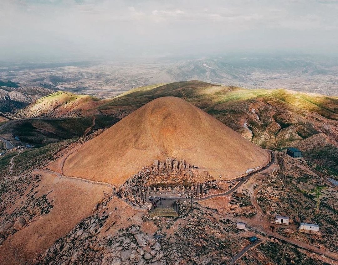 kahtacity02's tweet photo. Farklı açılardan UNESCO Dünya Mirası Listesi'ndeki "Nemrut Dağı" 😍 https://t.co/XzwQDnpspu