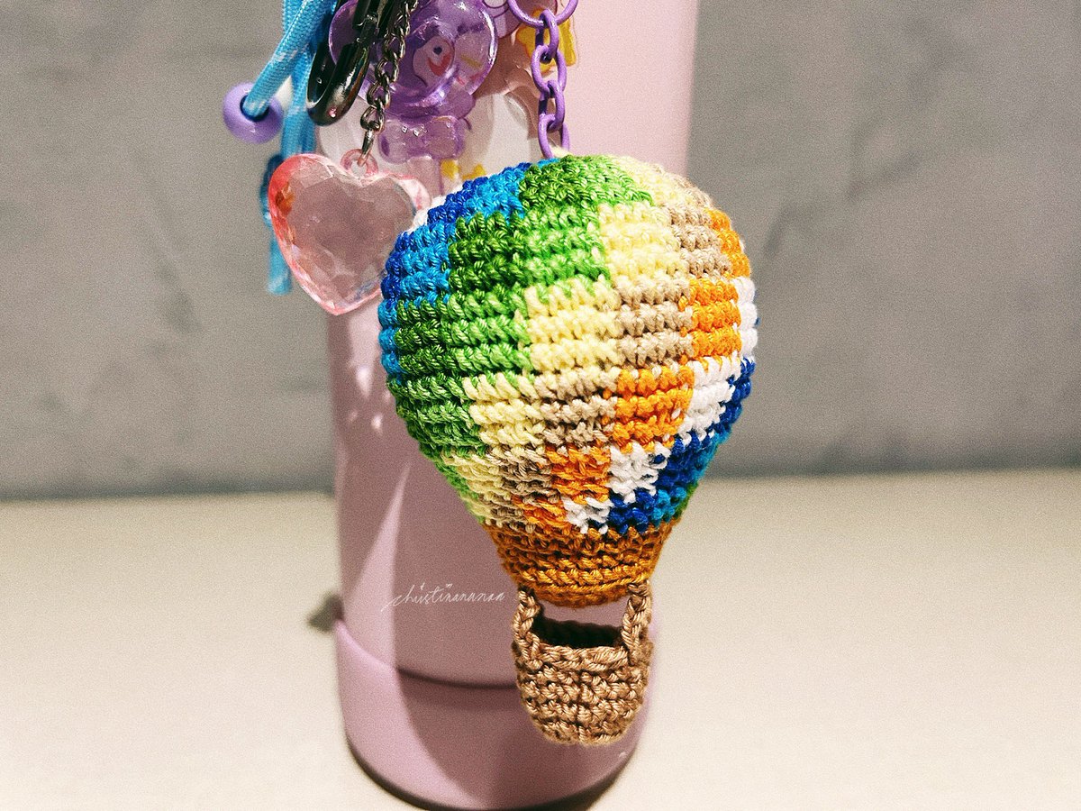 christinananaa's tweet photo. sharing the most beautiful crochet keyring, ever! thank you so much @squi_hobi for creating this, and accommodating my shipping request. this is extremely special to me as a hyyh girly ๐ alsooo, the yoongi dumpling, sobrang cuuuuute! ๐ญ
#squi_feedbacks #christinananaa๐ https://t.co/BtIjPtjXBn