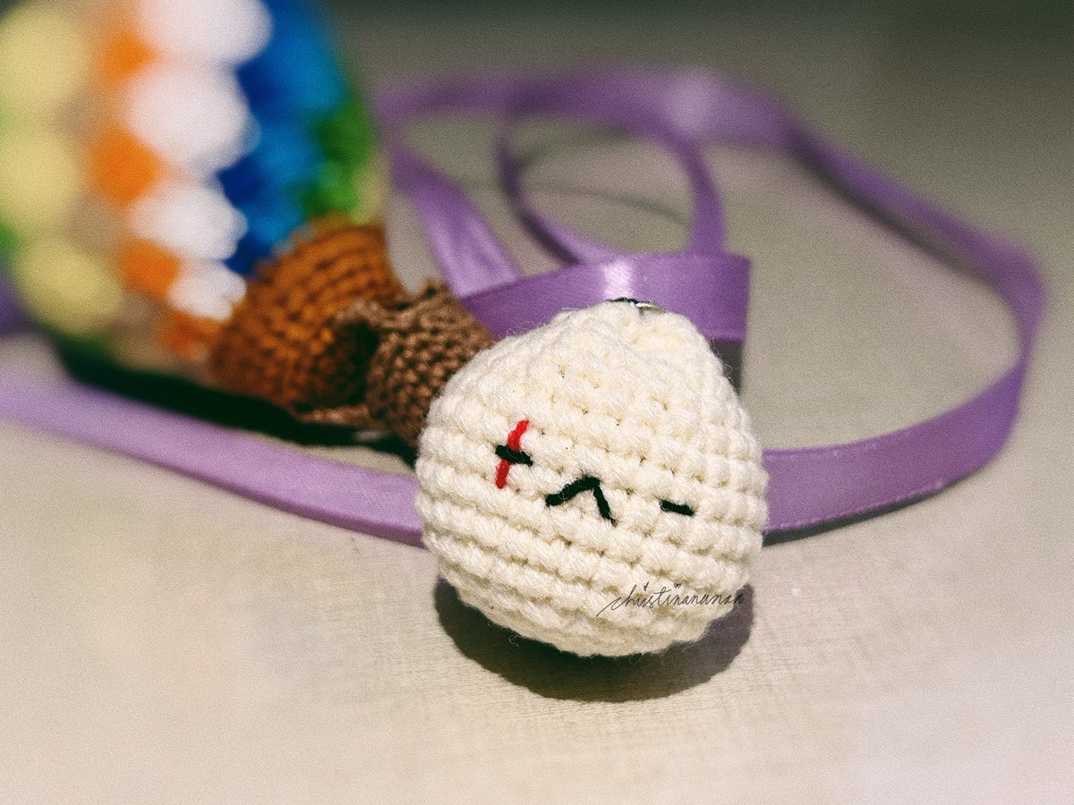 christinananaa's tweet photo. sharing the most beautiful crochet keyring, ever! thank you so much @squi_hobi for creating this, and accommodating my shipping request. this is extremely special to me as a hyyh girly ๐ alsooo, the yoongi dumpling, sobrang cuuuuute! ๐ญ
#squi_feedbacks #christinananaa๐ https://t.co/BtIjPtjXBn
