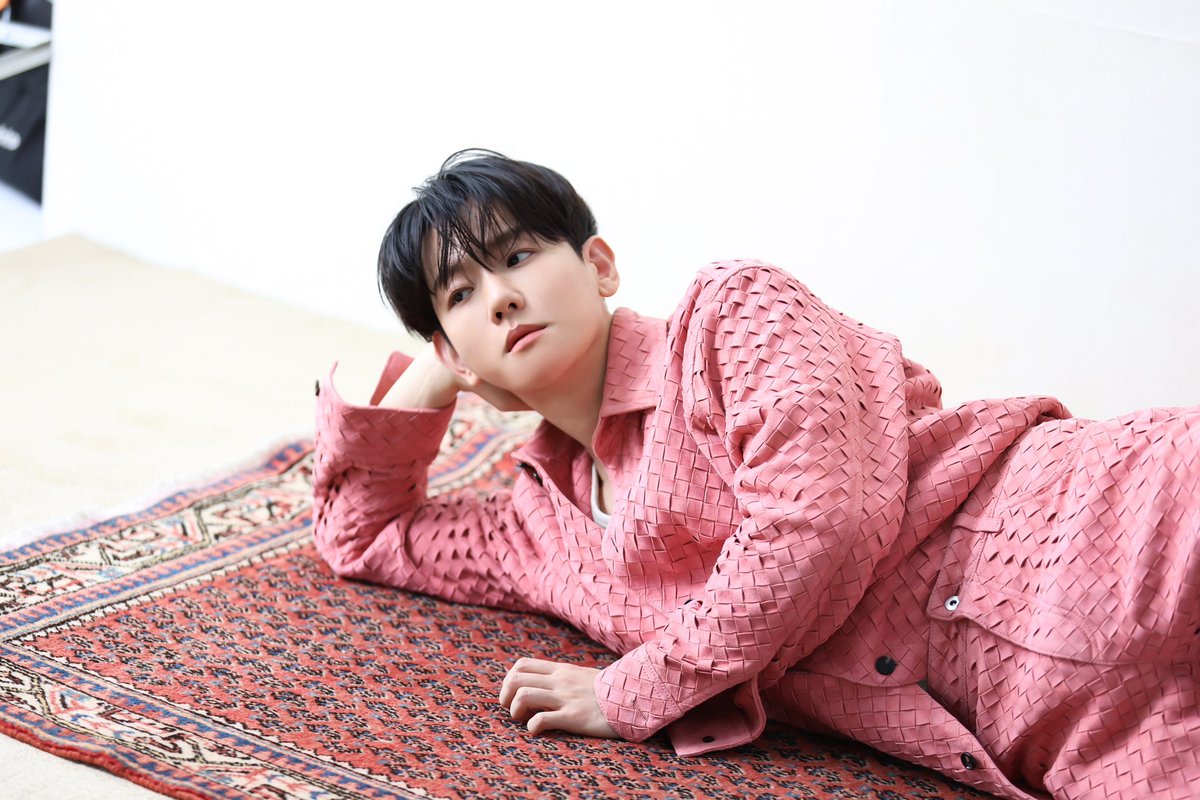 'KNOCK KNOCK!' tweet media