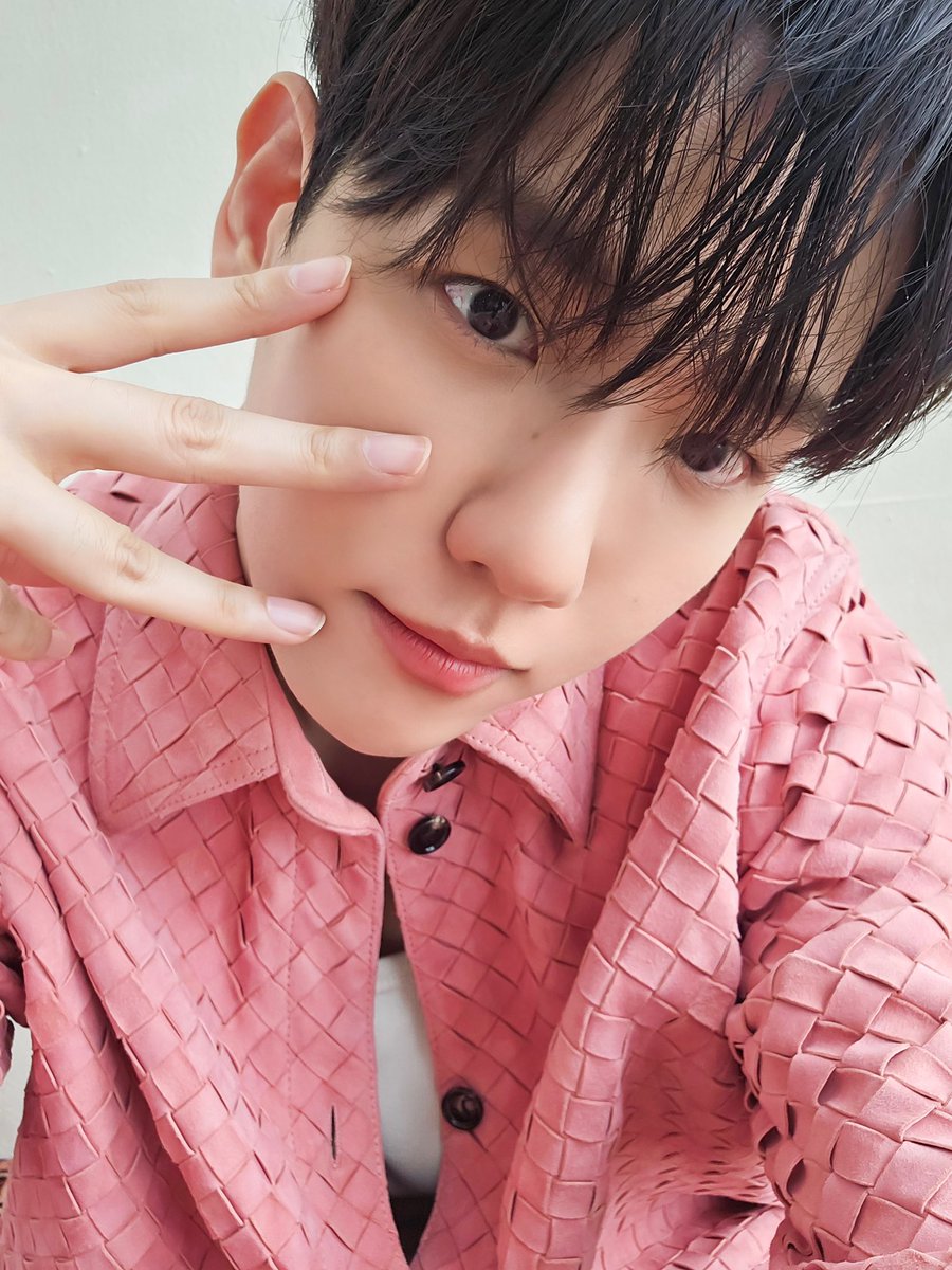 'KNOCK KNOCK!' tweet media