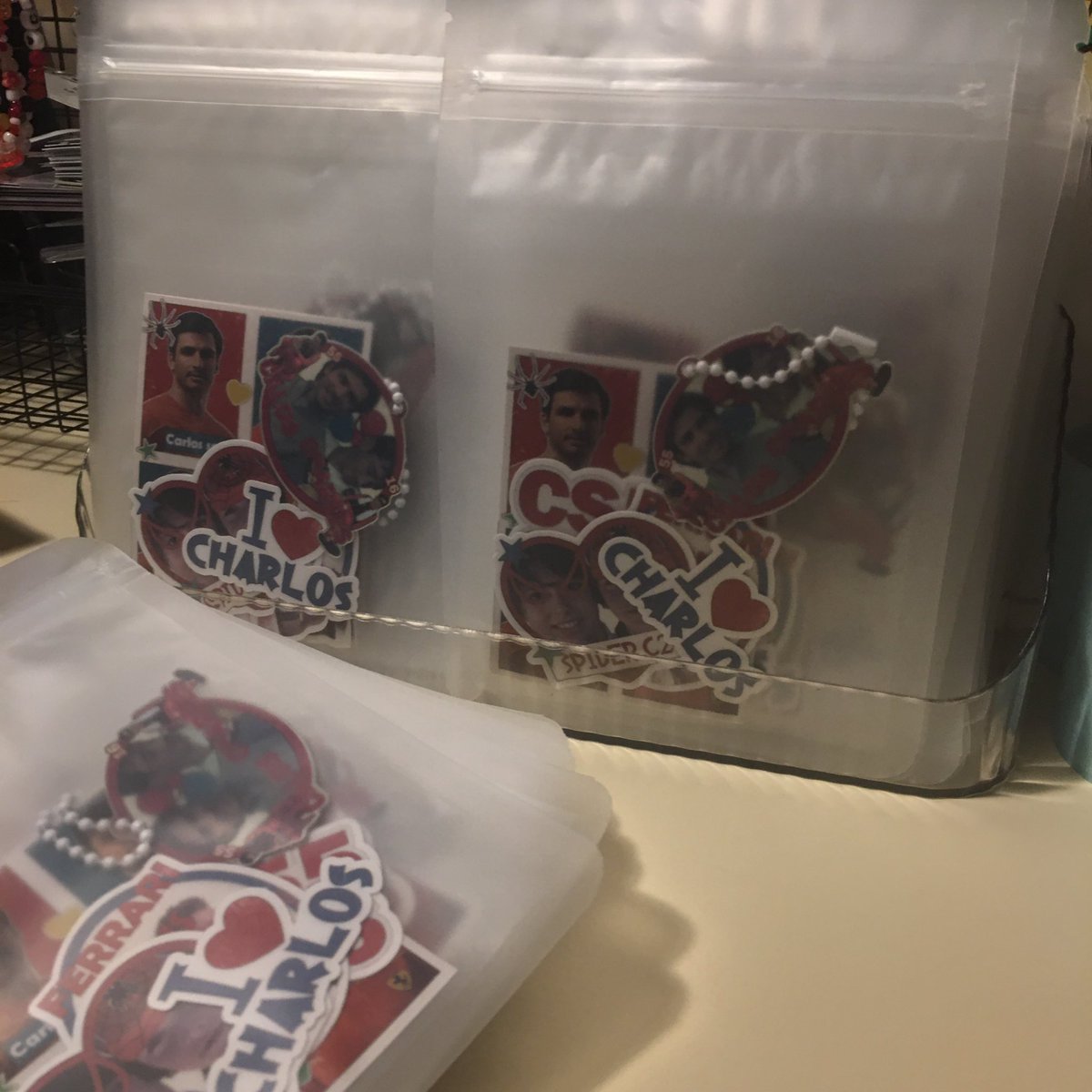 สุ่มแจกจากรี🕷️♥️
Give away Spider C²  [ 2 sets ]
เนื่องจาก เฟอบอยโพลคู่สองสนามติด
(( สงวนสิทธิ์ให้ด้อมรถ เช็คทล. ))
- ส่งฟรีไม่มีค่าใช้จ่าย 📦 -
สุ่มวันที่ 02\11 เวลา 21:00
[[ ฝากรอกอวใหม่ด้วยนะค้าบ เรากำลังออกแบบน้อง ]]