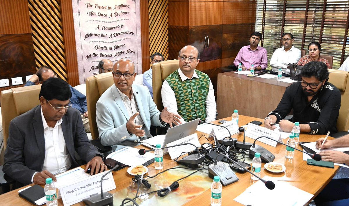 bengalwithrohit's tweet photo. โEnvisioning Opportunities with Semiconductor in West Bengal'
An Interaction Session with Industry was organised by #Webel Yesterday at BN4 IT Park in presence of Hon'ble MIC, Shri #BabulSupriyo DIT&E, Govt of WB and Shri Sanjay Kumar Das, Additional Secretary - DIT&E, Govt of WB & MD - WBEIDCL with eminent dignitaries from GlobalFoundries
#semiconductor #westbengal #comeinvestinbengal #globalfoundries