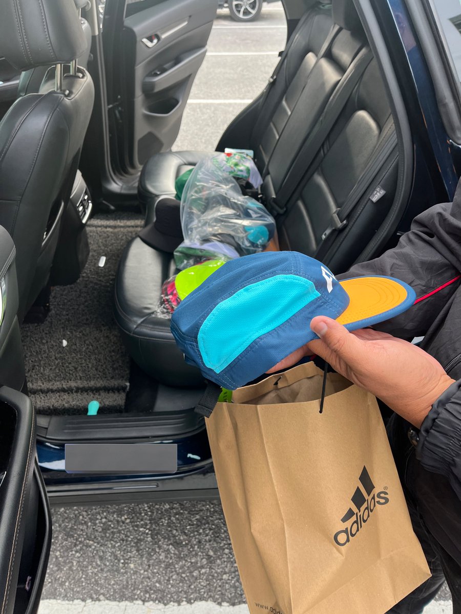 magmalaya's tweet photo. Dekat mana boleh buat jualan carbooth area Shah Alam ye? 

Weekend ada tak yang buat di kawasan lapang?

Customer ni elok nak beli satu, end up dia beli dua biji topi running dari aku, itupun nak balik dia belek-belek lagi. 🤣 https://t.co/8b30I3dnPa