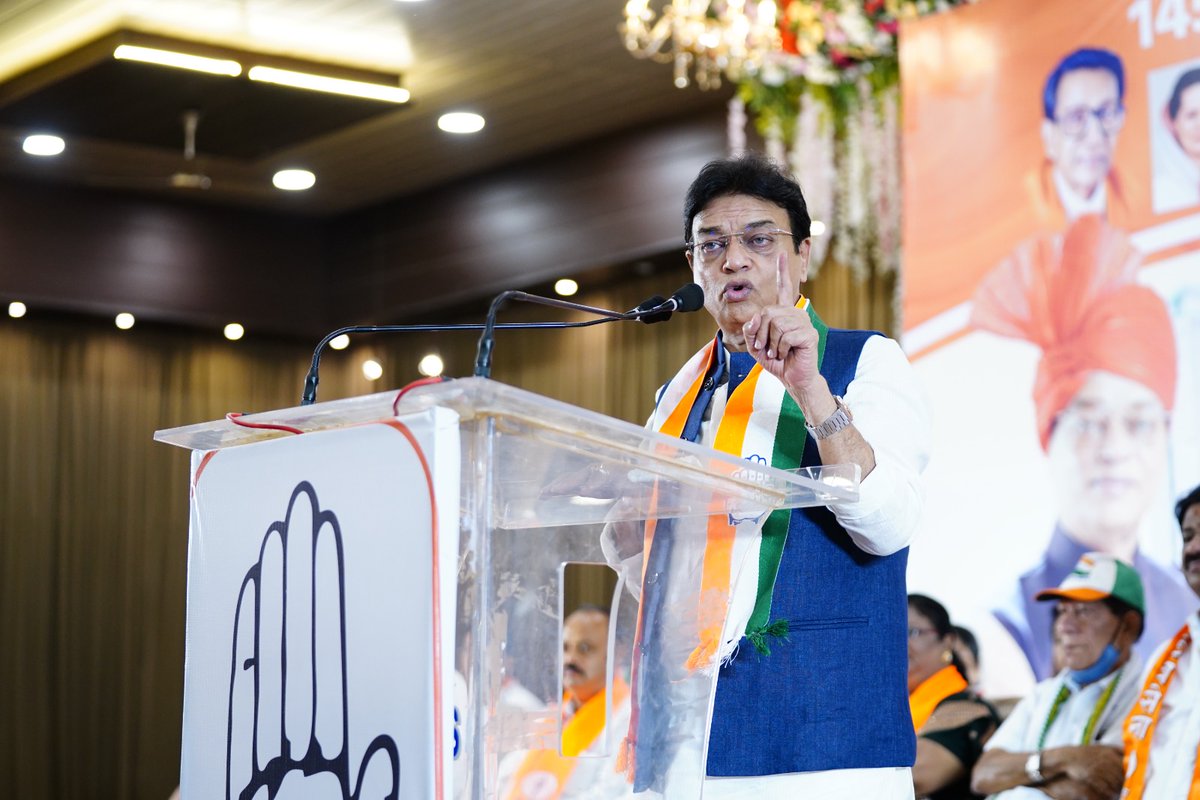 MuzaffarHussain's tweet photo. 145 मिरा-भाईंदर विधानसभा मतदारसंघसाठी नामांकन अर्ज दाखल करण्यापूर्वी आयोजित करण्यात आलेल्या भव्य सभेतील क्षण. 📷(1/2)

#MuzaffarHussainForMiraBhayandar
#MaharashtraElection2024 https://t.co/3CGaC6nBBB