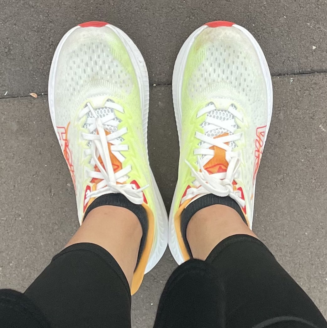 morenasirena12's tweet photo. @hrdbacot Hoka mach 6. Bener2 running shoes all-rounder, main interval oke, main 5-10k oke, main long run oke, MAF training apalagi. Pokoknya *chef’s kiss* https://t.co/iLw2T7vcEo