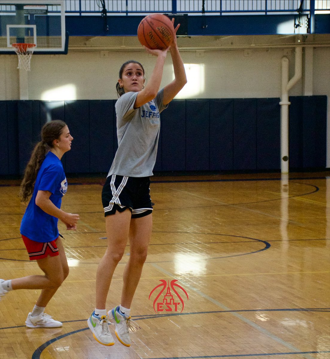 NYSTakeover's tweet photo. Team full of weapons 🎯

Once a group of young pups, we’re now talking 3-4 year varsity players with lofty goals &amp; expectations. Skill &amp; production potential end to end on the roster. @AcademyGbball… a problem once again.

Monday open gym views 📸 https://t.co/Xb3HAKeyuo
