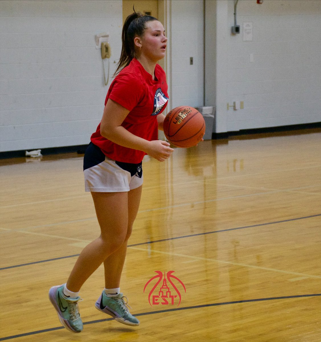 NYSTakeover's tweet photo. Team full of weapons 🎯

Once a group of young pups, we’re now talking 3-4 year varsity players with lofty goals &amp; expectations. Skill &amp; production potential end to end on the roster. @AcademyGbball… a problem once again.

Monday open gym views 📸 https://t.co/Xb3HAKeyuo
