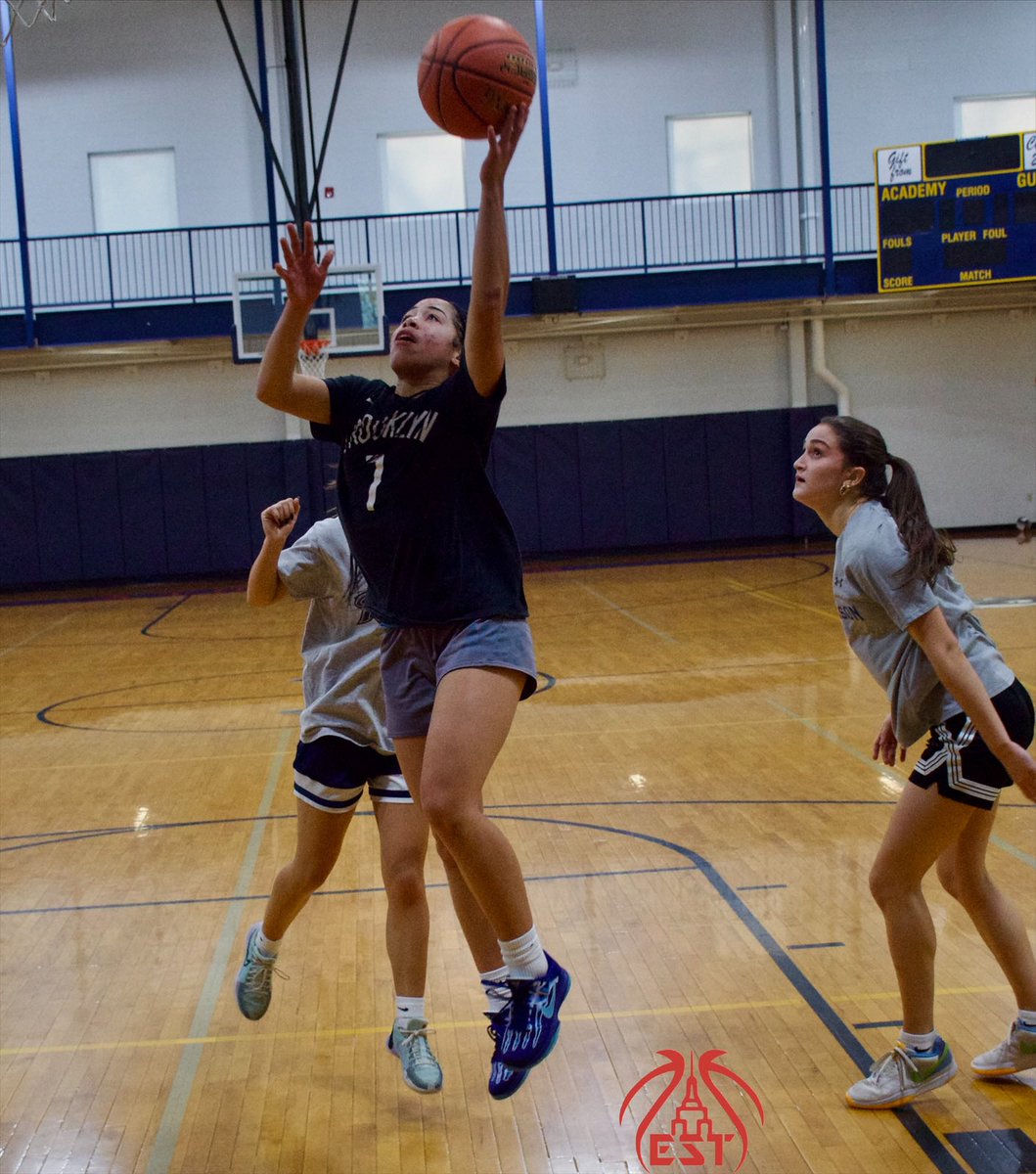 NYSTakeover's tweet photo. Team full of weapons 🎯

Once a group of young pups, we’re now talking 3-4 year varsity players with lofty goals &amp; expectations. Skill &amp; production potential end to end on the roster. @AcademyGbball… a problem once again.

Monday open gym views 📸 https://t.co/Xb3HAKeyuo