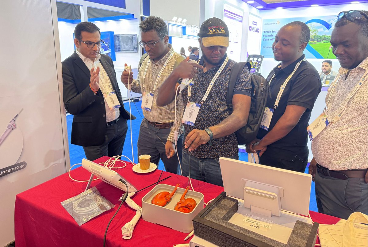 REDPINE_Medical's tweet photo. Thank you doctors, for visiting REDPINE at #SIU24.  Your enthusiasm for our latest single-use #ureteroscope &amp; #cystoscope was overwhelming. #REDPINE will continue to dedicate to advancing medical technology, striving for excellence in new product development. #urology #Endoscopy https://t.co/hccWfv8WcB