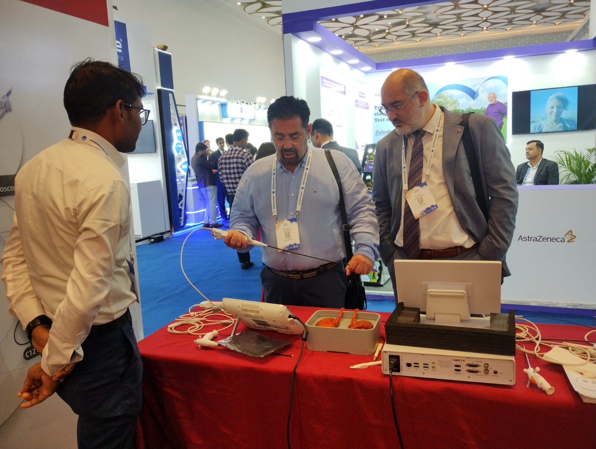 REDPINE_Medical's tweet photo. Thank you doctors, for visiting REDPINE at #SIU24.  Your enthusiasm for our latest single-use #ureteroscope &amp; #cystoscope was overwhelming. #REDPINE will continue to dedicate to advancing medical technology, striving for excellence in new product development. #urology #Endoscopy https://t.co/hccWfv8WcB