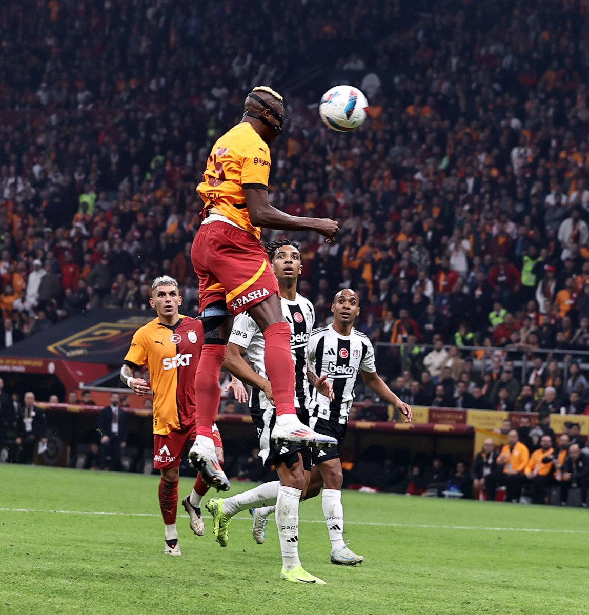 GalatasaraySK's tweet photo. ✈️✈️😘😘 https://t.co/iYaWk13H6F